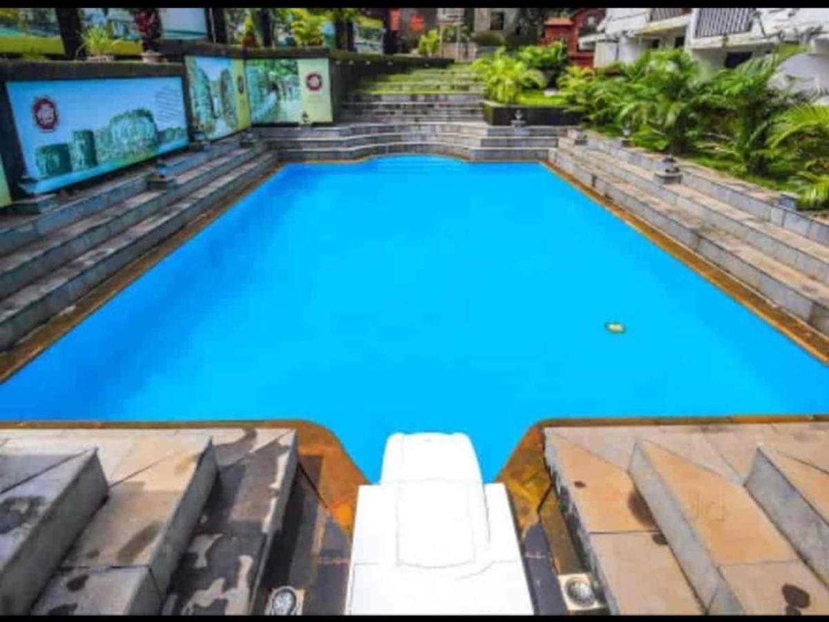 Wada Chirebandi Hotel Gimvi Buitenkant foto