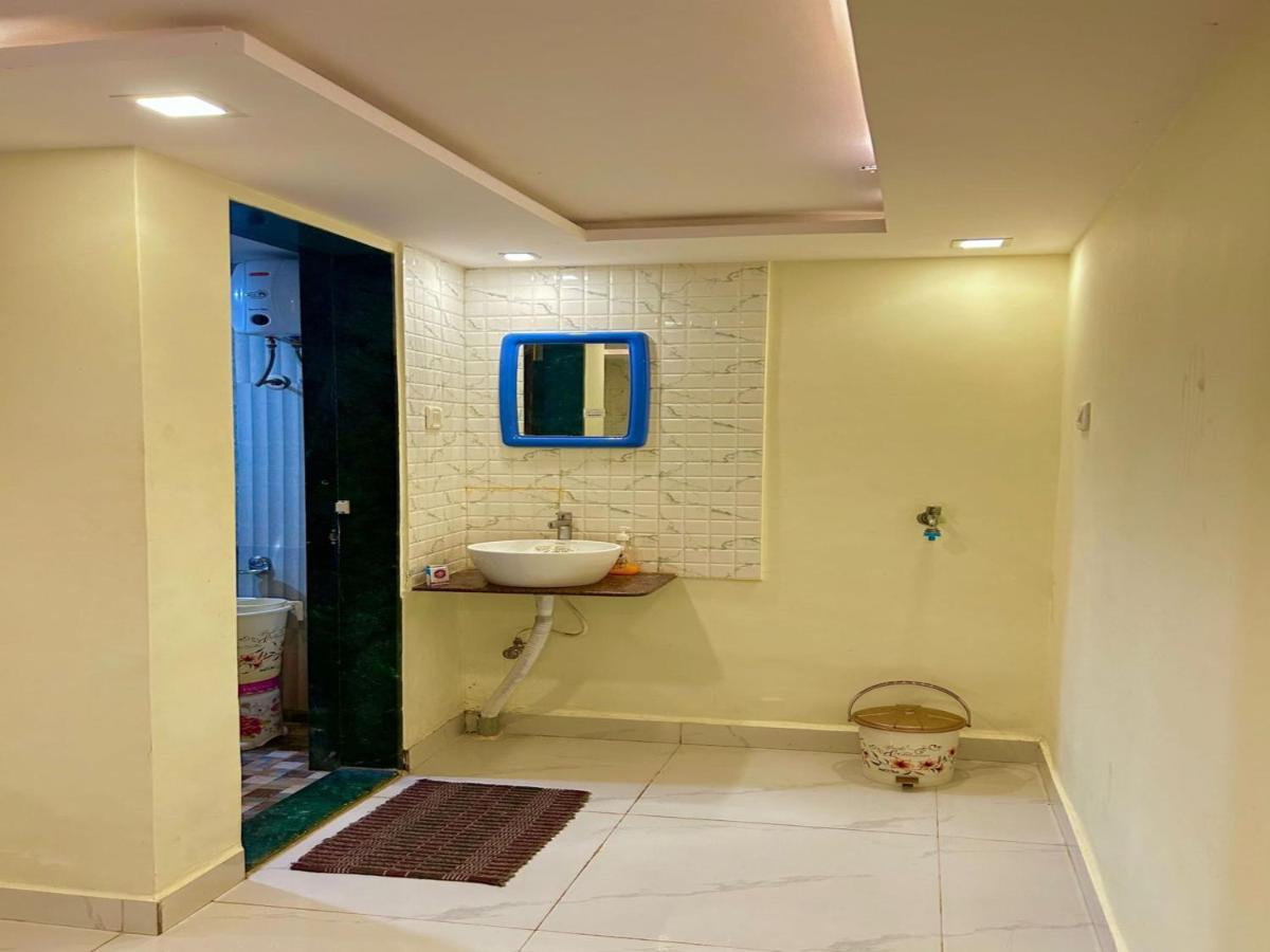 Wada Chirebandi Hotel Gimvi Buitenkant foto
