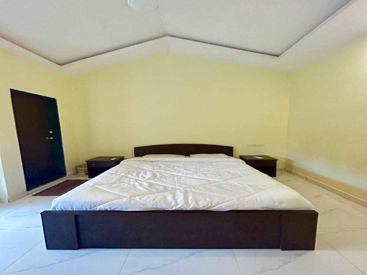 Wada Chirebandi Hotel Gimvi Buitenkant foto
