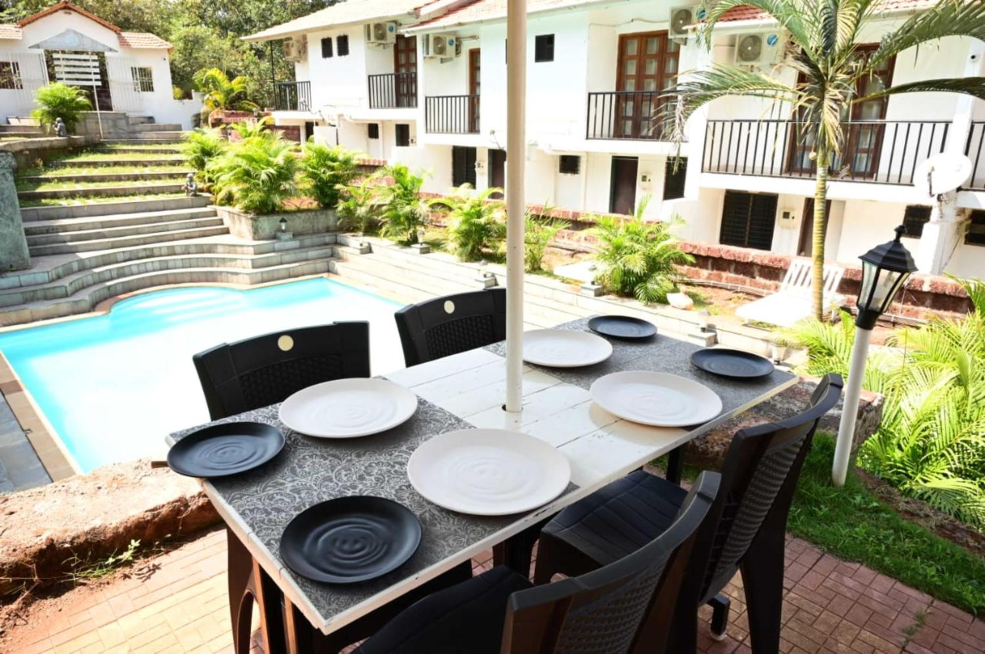 Wada Chirebandi Hotel Gimvi Buitenkant foto