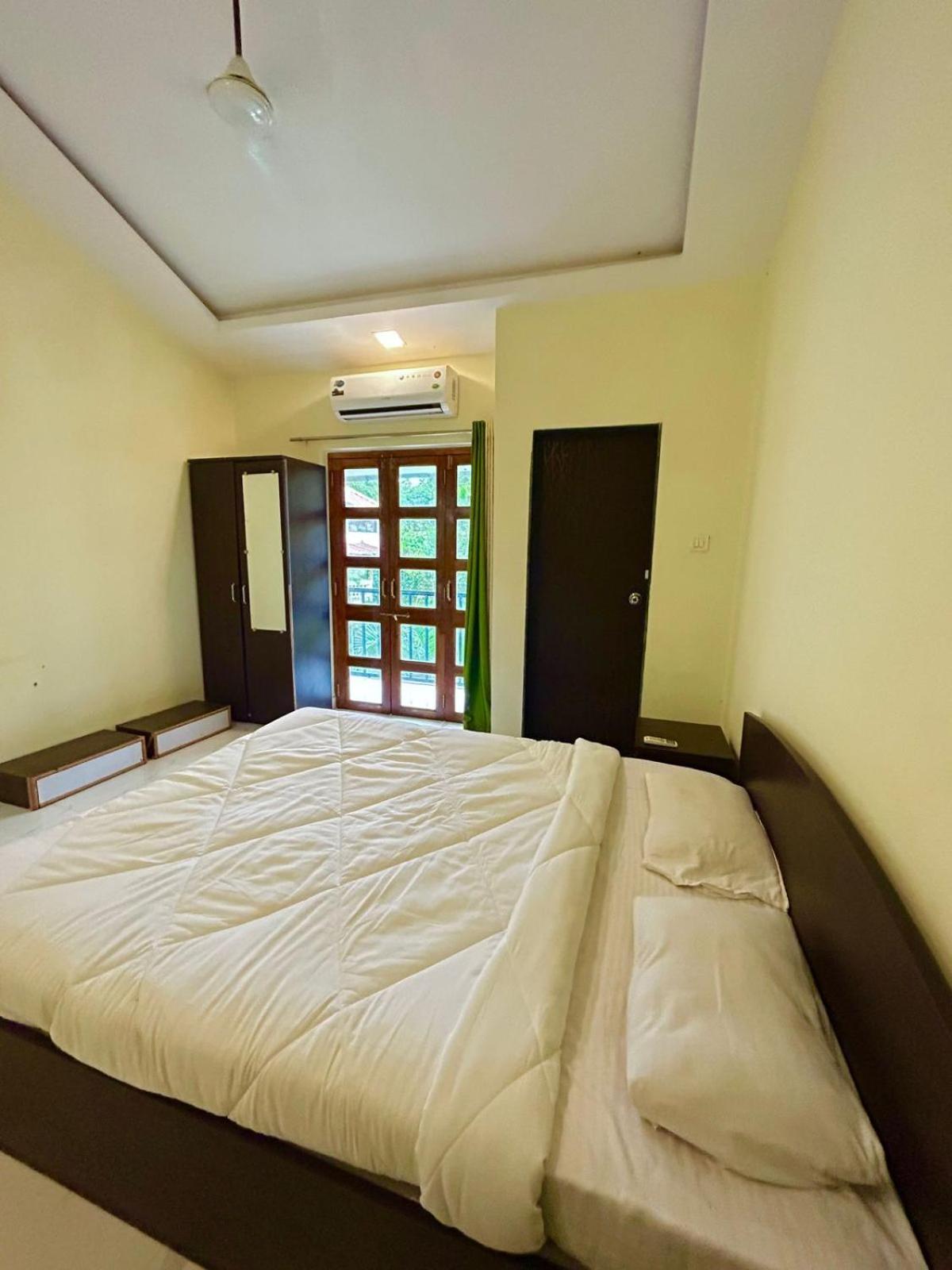 Wada Chirebandi Hotel Gimvi Buitenkant foto