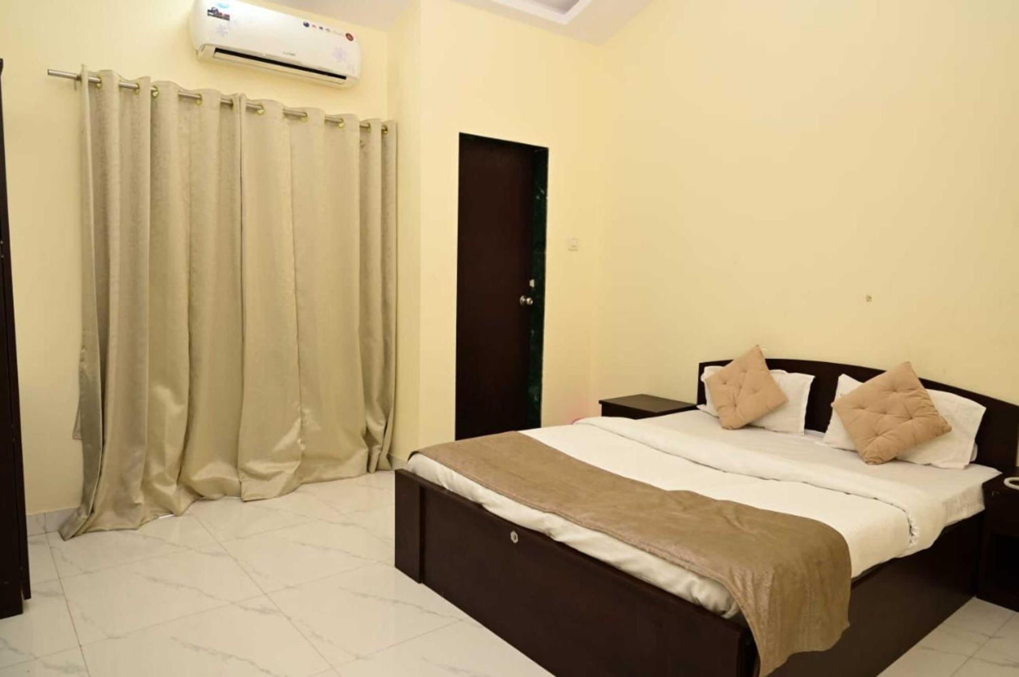 Wada Chirebandi Hotel Gimvi Buitenkant foto