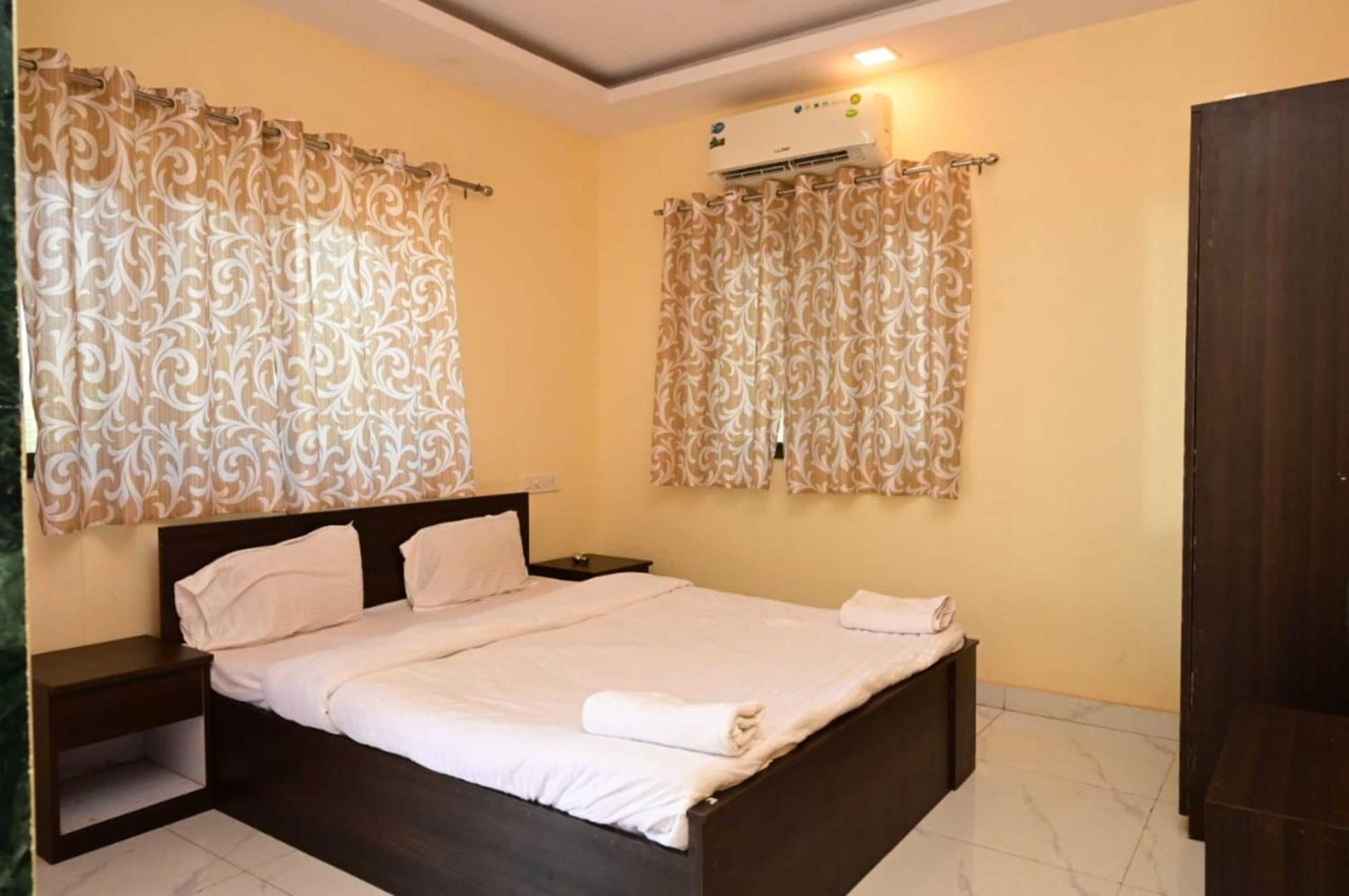 Wada Chirebandi Hotel Gimvi Buitenkant foto