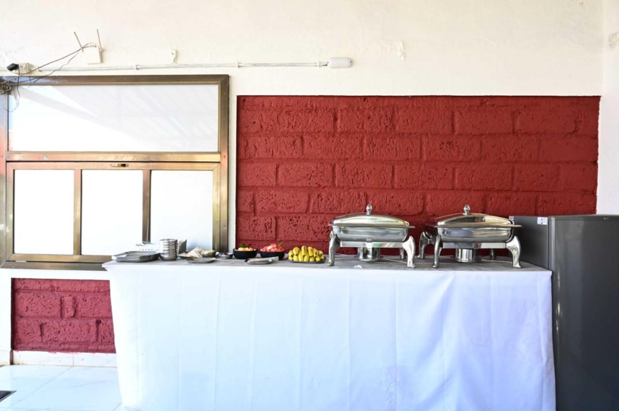 Wada Chirebandi Hotel Gimvi Buitenkant foto