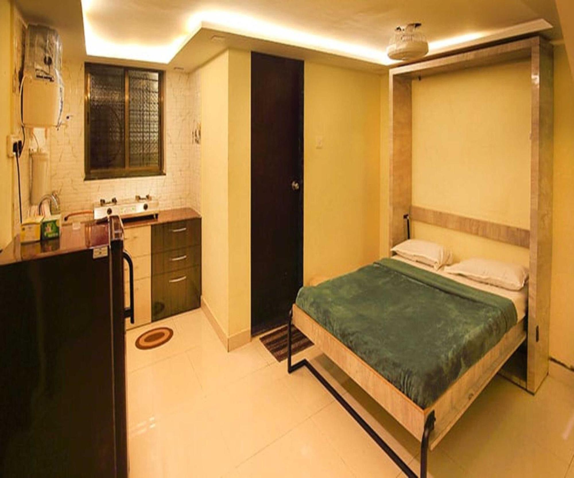 Wada Chirebandi Hotel Gimvi Buitenkant foto