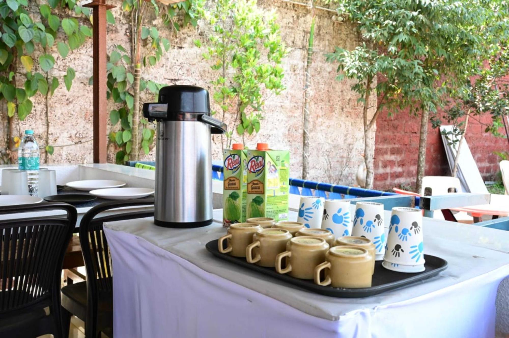 Wada Chirebandi Hotel Gimvi Buitenkant foto